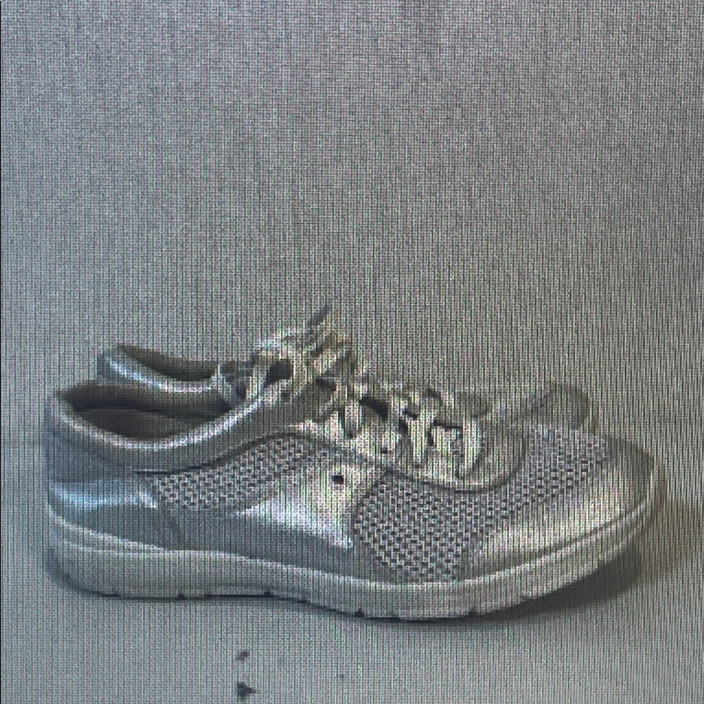 Womens Easy Spirit Gogo Athletic Sneakers, Silver/Silver Size 8